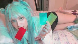Dee Moo Ra: Red Light, Green Light ASMR