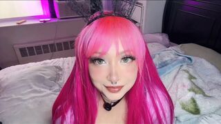 Dee Moo Ra: Red Light, Green Light ASMR ft surprise