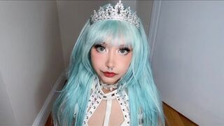 Dee Moo Ra: Red Light, Green Light ASMR (Special Queen Edition)
