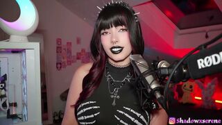 ASMR Serene: Goth Mommy kümmert sich um dich 🖤