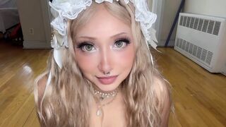 Dee Moo Ra: Red Light, Green Light ASMR With a City Angel
