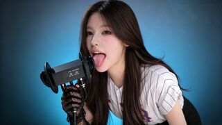 Mona: ASMR Lip Clicks That Tingle 😴😘